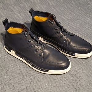 Men's casual tennis shoe